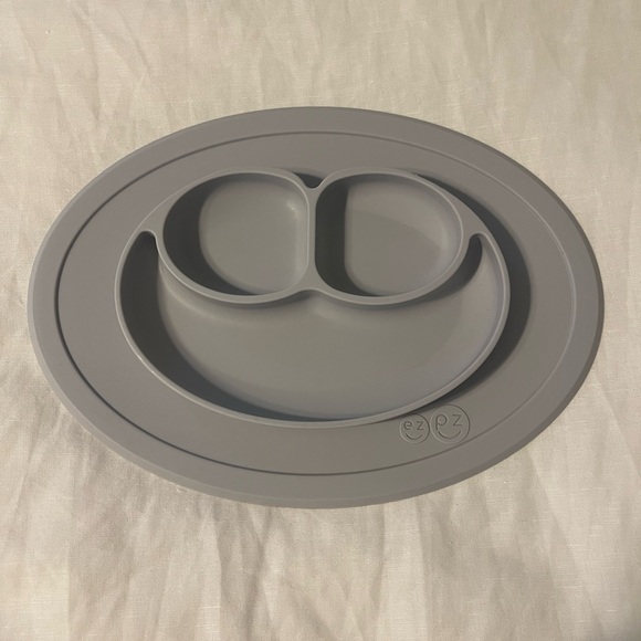 EZPZ Mini Mat 6 Months + Feeding Plate - Picture 1 of 2